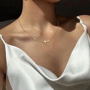 Gold cross necklace M771